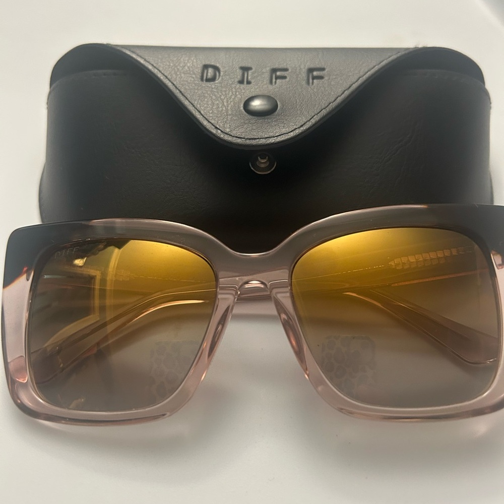 Diff Eyewear Sunglasses with  Yellow Lenses